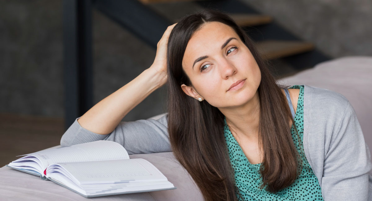 Mujer reflexionando sobre ansiedad y bienestar
